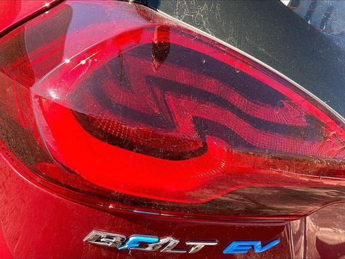 Used 2020 Chevrolet Bolt LT FWD image 25