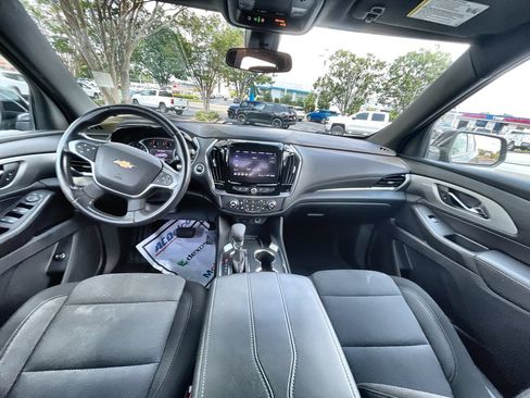 Used 2022 Chevrolet Traverse LT FWD image 20