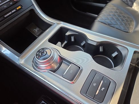 Used 2024 Ford Edge Titanium image 13