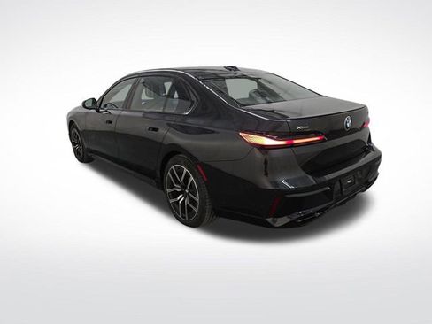 Used 2023 BMW 760i xDrive w/ Executive Package image 3