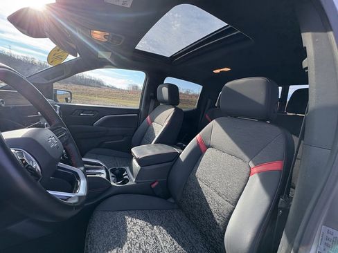 Used 2024 Chevrolet Colorado Z71 w/ Z71 Convenience Package 2 image 31