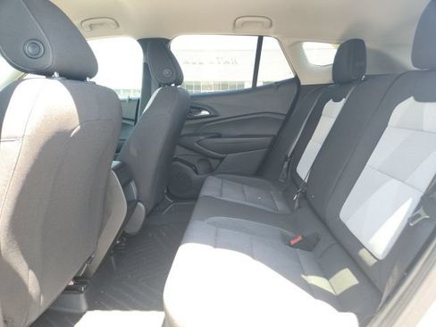 Used 2024 Chevrolet Trax LS w/ LS Convenience Package FWD image 21