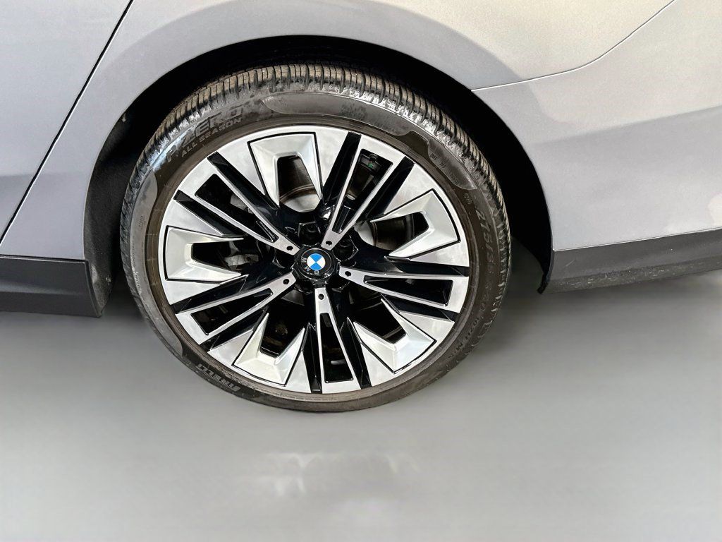 Used 2024 BMW 530i w/ Premium Package RWD image 36