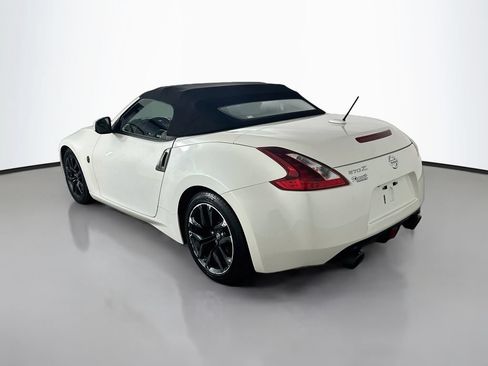 Used 2019 Nissan 370Z Touring RWD image 5