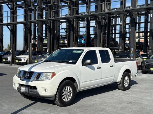 Used 2018 Nissan Frontier SV RWD image 1