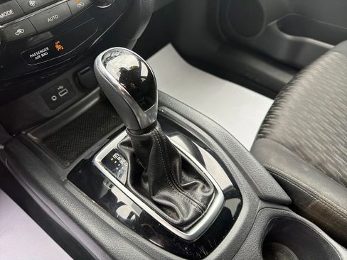 Used 2019 Nissan Rogue SV image 22