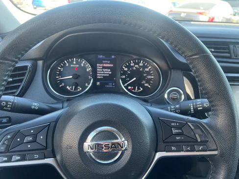Used 2020 Nissan Rogue SV FWD image 14