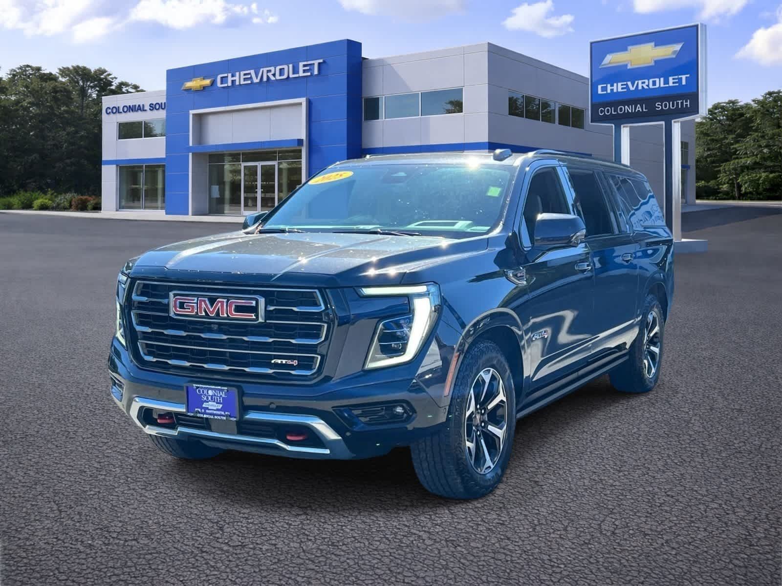 Used 2025 GMC Yukon XL AT4 w/ AT4 Premium Plus Package AWD/4WD image 2