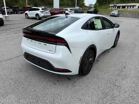 New 2026 Toyota Prius LE image 7