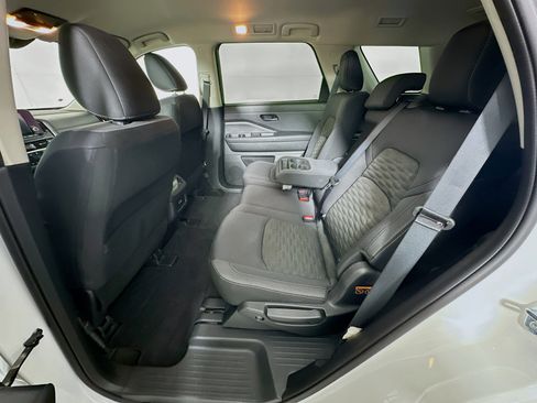 Used 2025 Nissan Pathfinder SV image 28