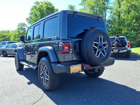Used 2025 Jeep Wrangler Unlimited Sahara w/ Safety Group AWD/4WD image 19