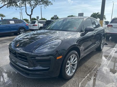 Used 2022 Porsche Macan AWD/4WD image 1