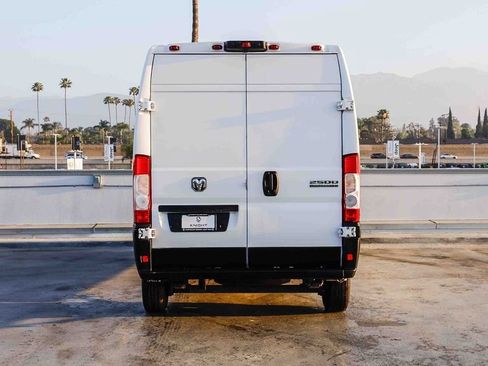 Used 2023 RAM ProMaster 2500 w/ Premium Convenience Group (B) FWD image 8