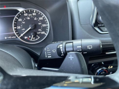 Used 2023 Nissan Rogue SV AWD/4WD image 18