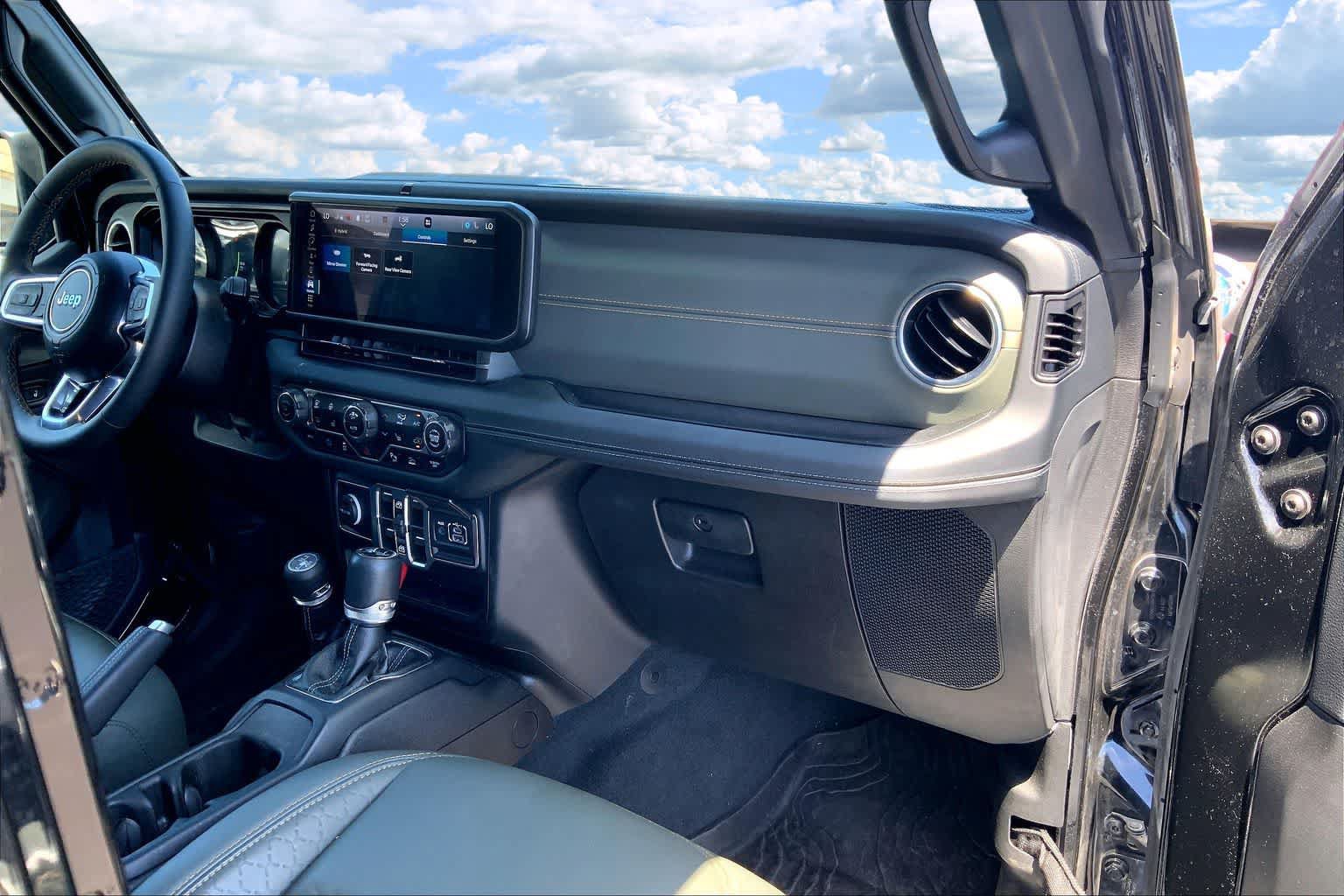 Used 2024 Jeep Wrangler High Altitude AWD/4WD image 23