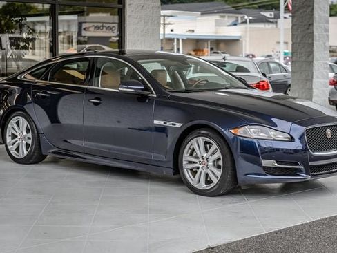 Used 2016 Jaguar XJ R-Sport AWD/4WD image 4