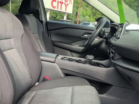 Used 2024 Nissan Rogue SV AWD/4WD image 17