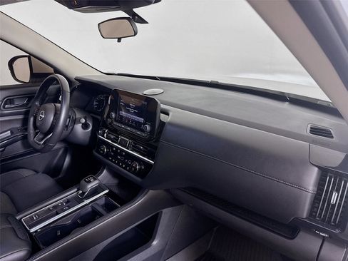 Used 2024 Nissan Pathfinder SV image 28