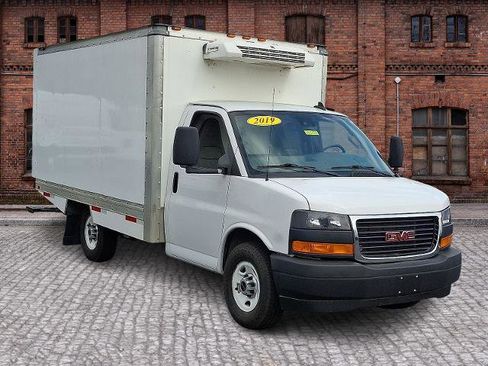 Used 2019 GMC Savana 3500 w/ Power Convenience Package image 3