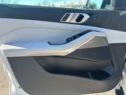 Used 2023 BMW X5 xDrive40i w/ Premium Package image 18