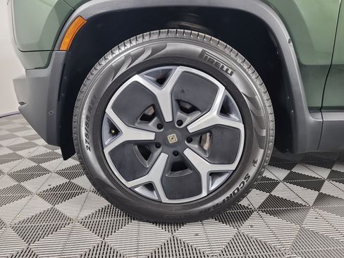 Used 2024 Rivian R1S Adventure AWD/4WD image 9