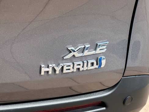 Certified 2022 Toyota Sienna XLE FWD image 36