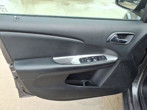 Used 2017 Dodge Journey SE image 19