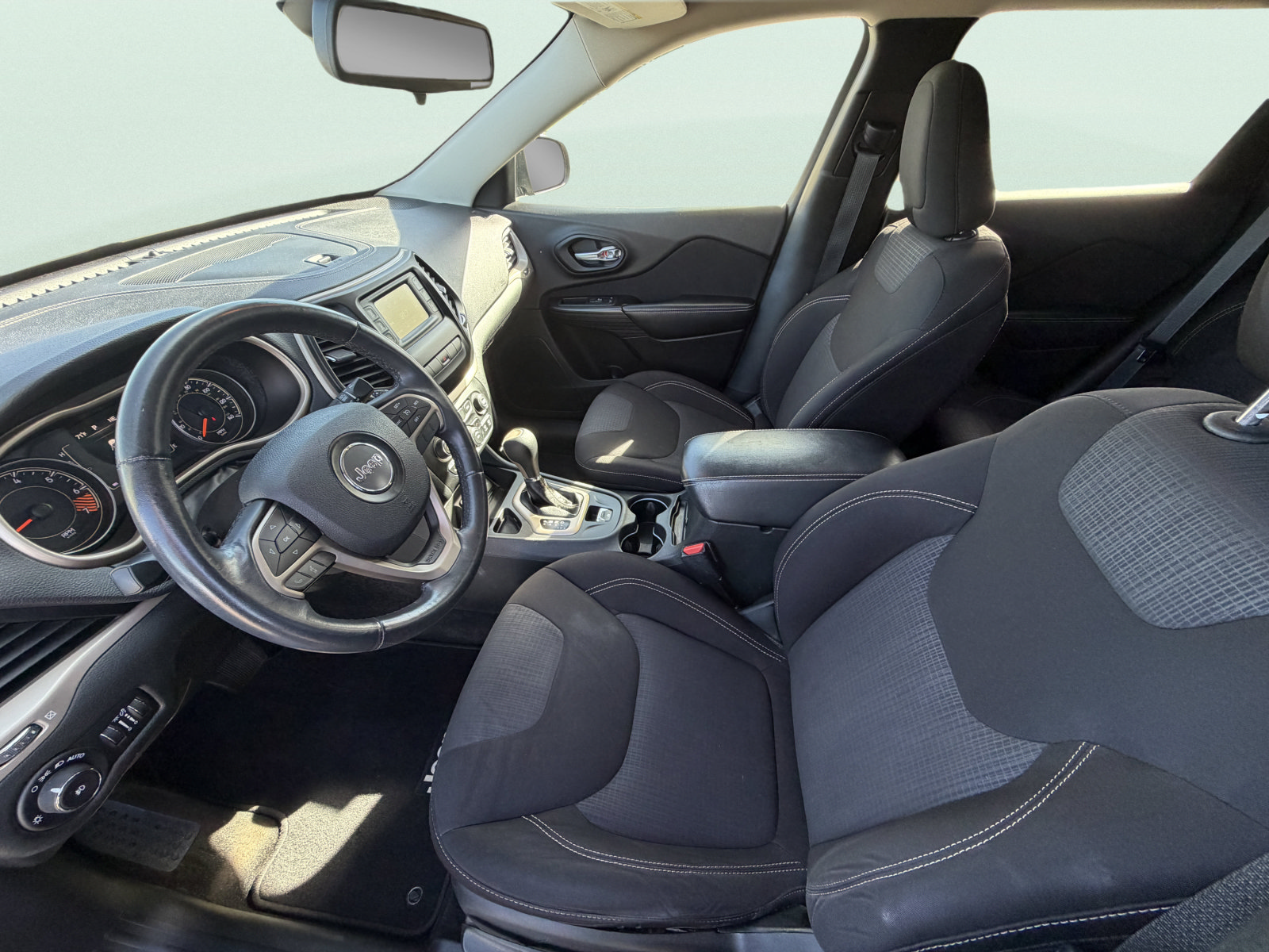 Used 2015 Jeep Cherokee Latitude FWD image 8