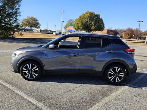 Used 2020 Nissan Kicks SV image 4