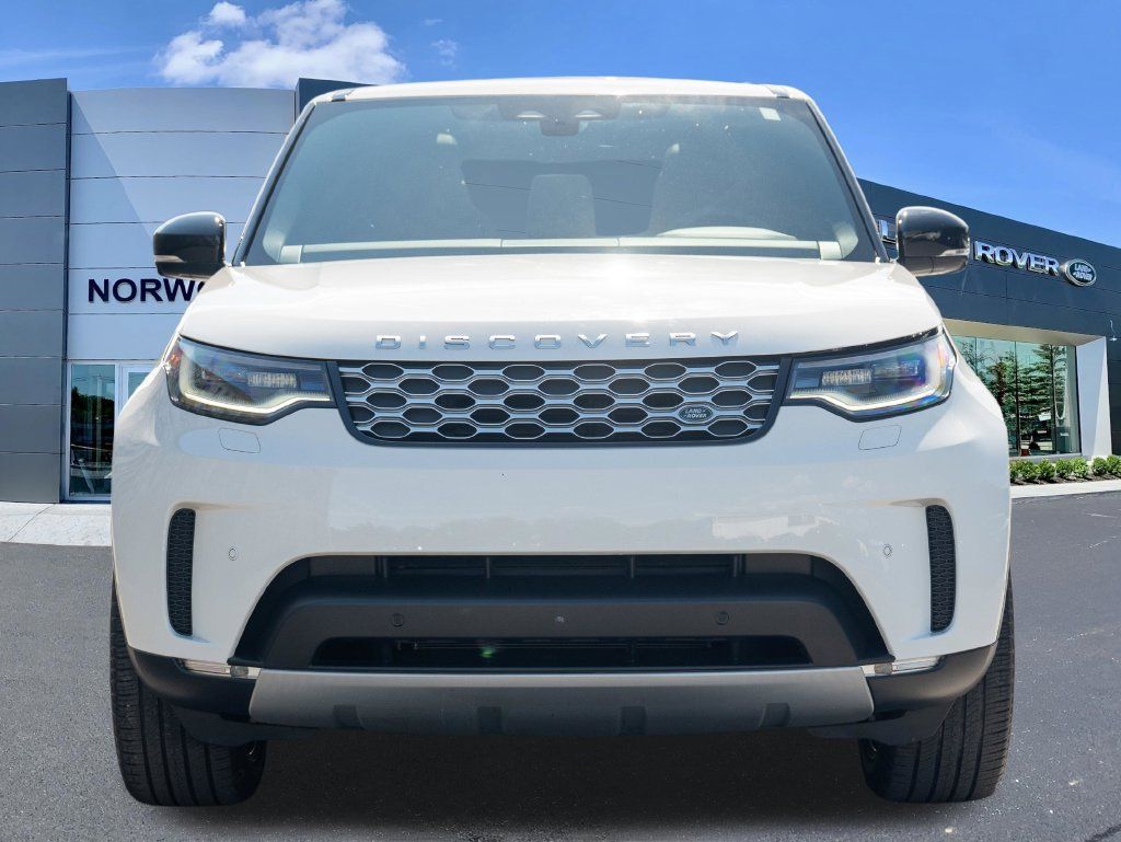 Used 2025 Land Rover Discovery S AWD/4WD image 2
