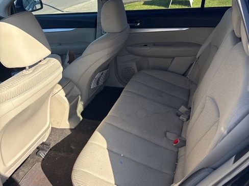 Used 2012 Subaru Outback 2.5i Premium w/ All-Weather Pkg AWD/4WD image 2