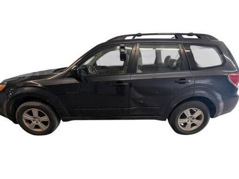 Used 2011 Subaru Forester 2.5X w/ Alloy Wheel Value Pkg AWD/4WD image 2
