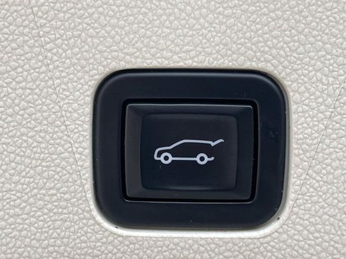 Used 2022 Cadillac Escalade ESV Sport Platinum RWD image 12
