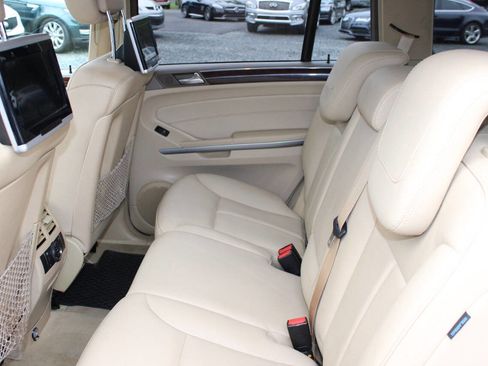 Used 2011 Mercedes-Benz GL 450 GL 450 4MATIC AWD 4dr SUV image 19