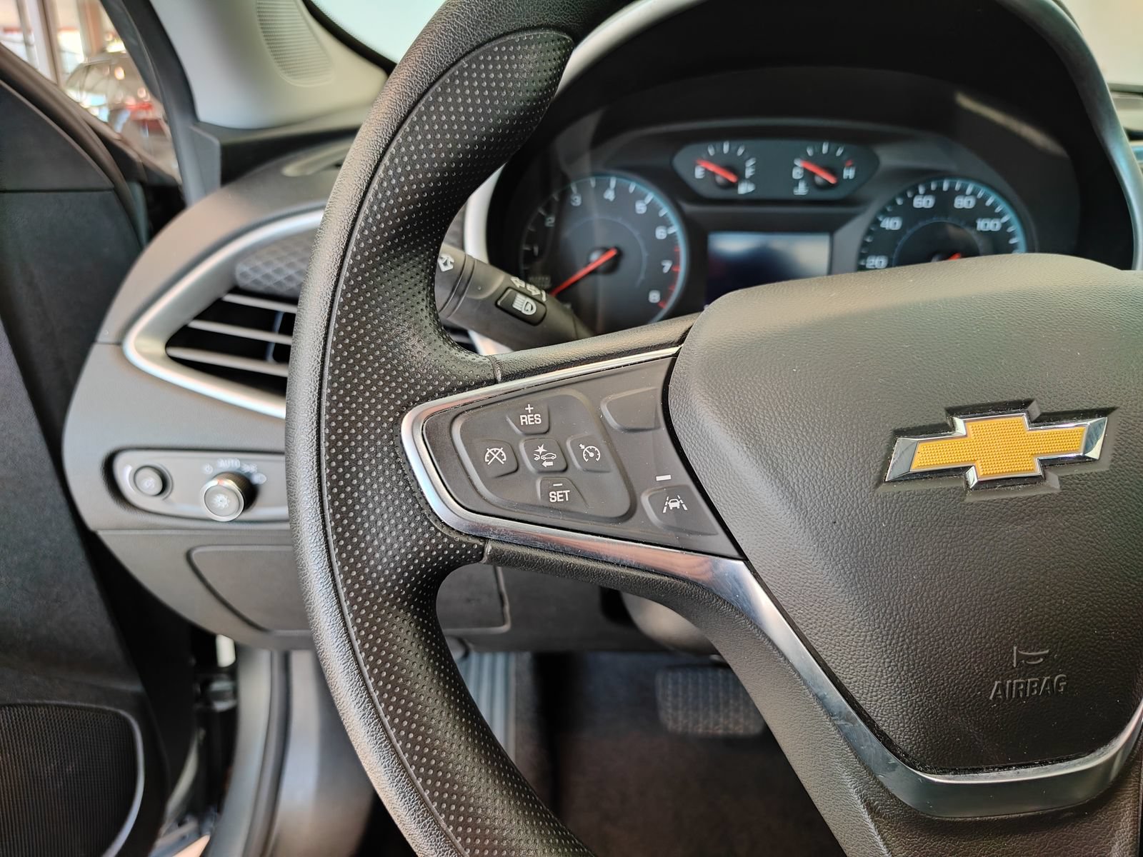 Used 2025 Chevrolet Malibu LT FWD image 14