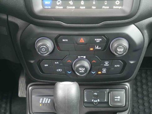 Used 2022 Jeep Renegade Latitude w/ Convenience Group image 8