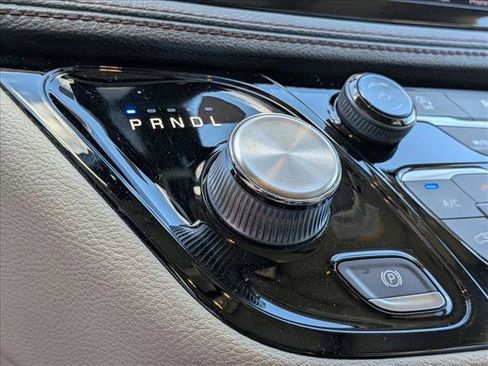 Used 2019 Chrysler Pacifica Limited image 13