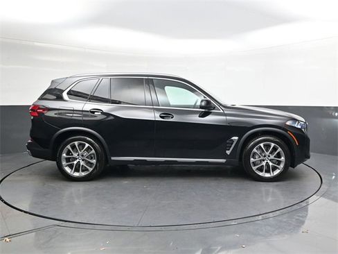 New 2026 BMW X5 xDrive50e image 3