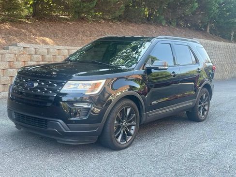 Used 2018 Ford Explorer XLT w/ Equipment Group 202A FWD image 1