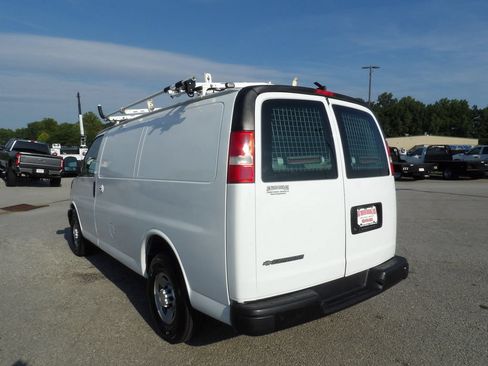 Used 2018 Chevrolet Express 2500 w/ Driver Convenience Package RWD image 5