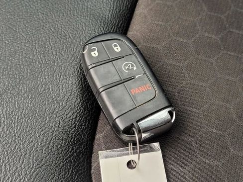 Used 2020 Jeep Compass Latitude image 34