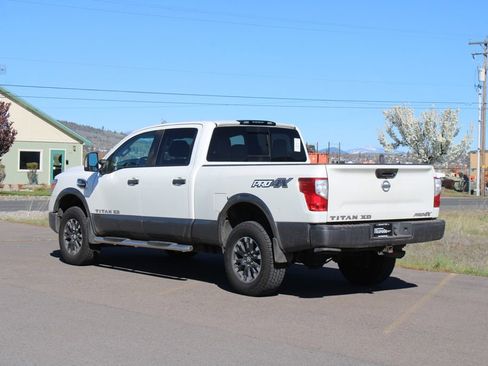Used 2018 Nissan Titan PRO-4X AWD/4WD image 4