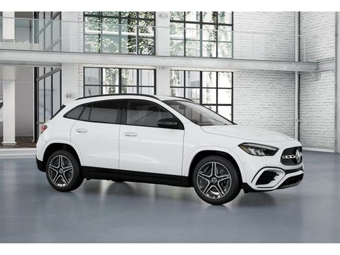 New 2025 Mercedes-Benz GLA 250 4MATIC image 13