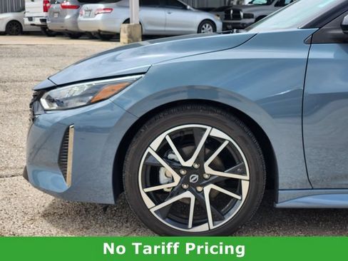 Used 2025 Nissan Sentra SR w/ SR Premium Package FWD image 7