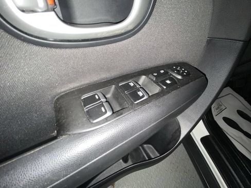 Used 2018 Kia Soul + FWD image 13
