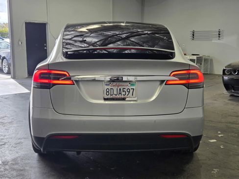 Used 2018 Tesla Model X 75D AWD/4WD image 3