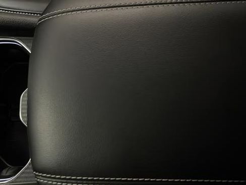 Used 2025 Jeep Grand Cherokee Altitude AWD/4WD image 19