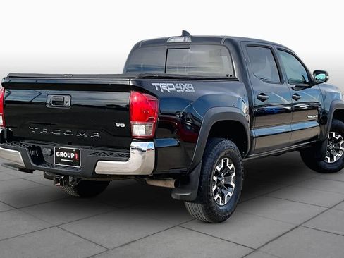 Used 2017 Toyota Tacoma TRD Off-Road w/ Tow Package AWD/4WD image 12