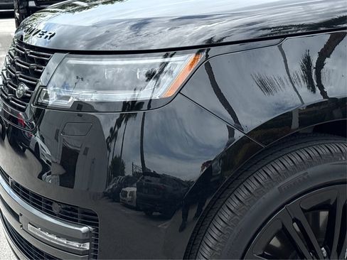Used 2025 Land Rover Range Rover Long Wheelbase SE AWD/4WD image 14