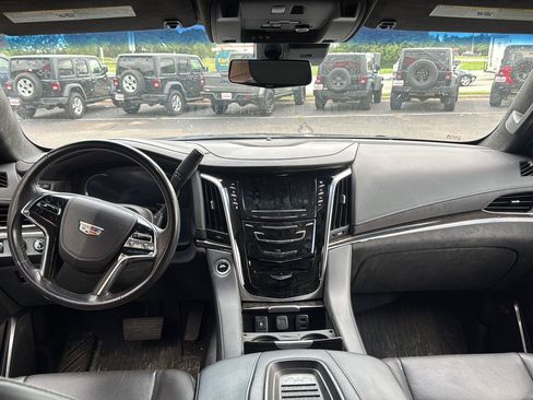 Used 2019 Cadillac Escalade Platinum w/ Escalade Sport Edition AWD/4WD image 4